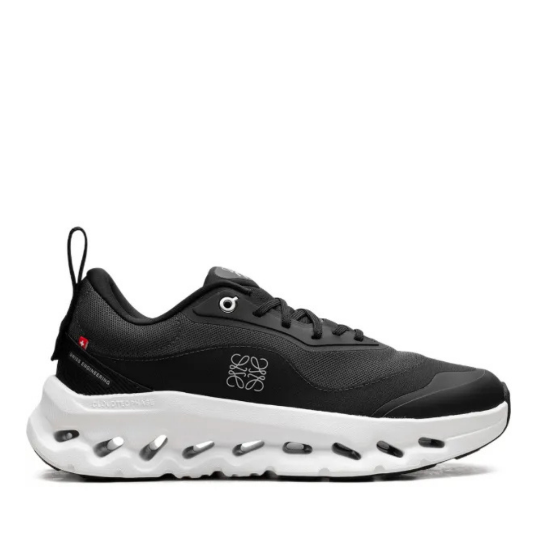 OnCloud Loewe Black and White