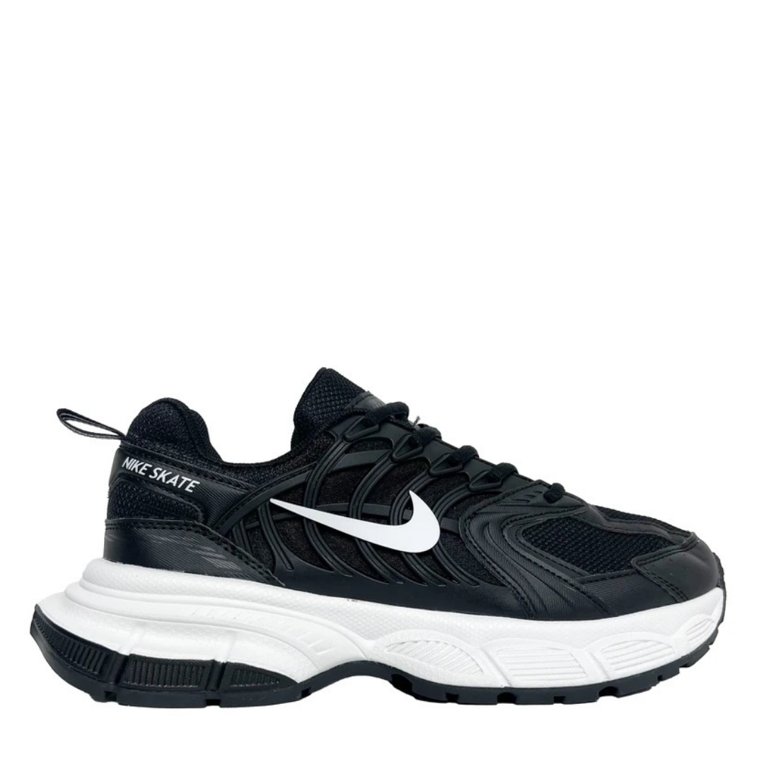 Skate Black and White