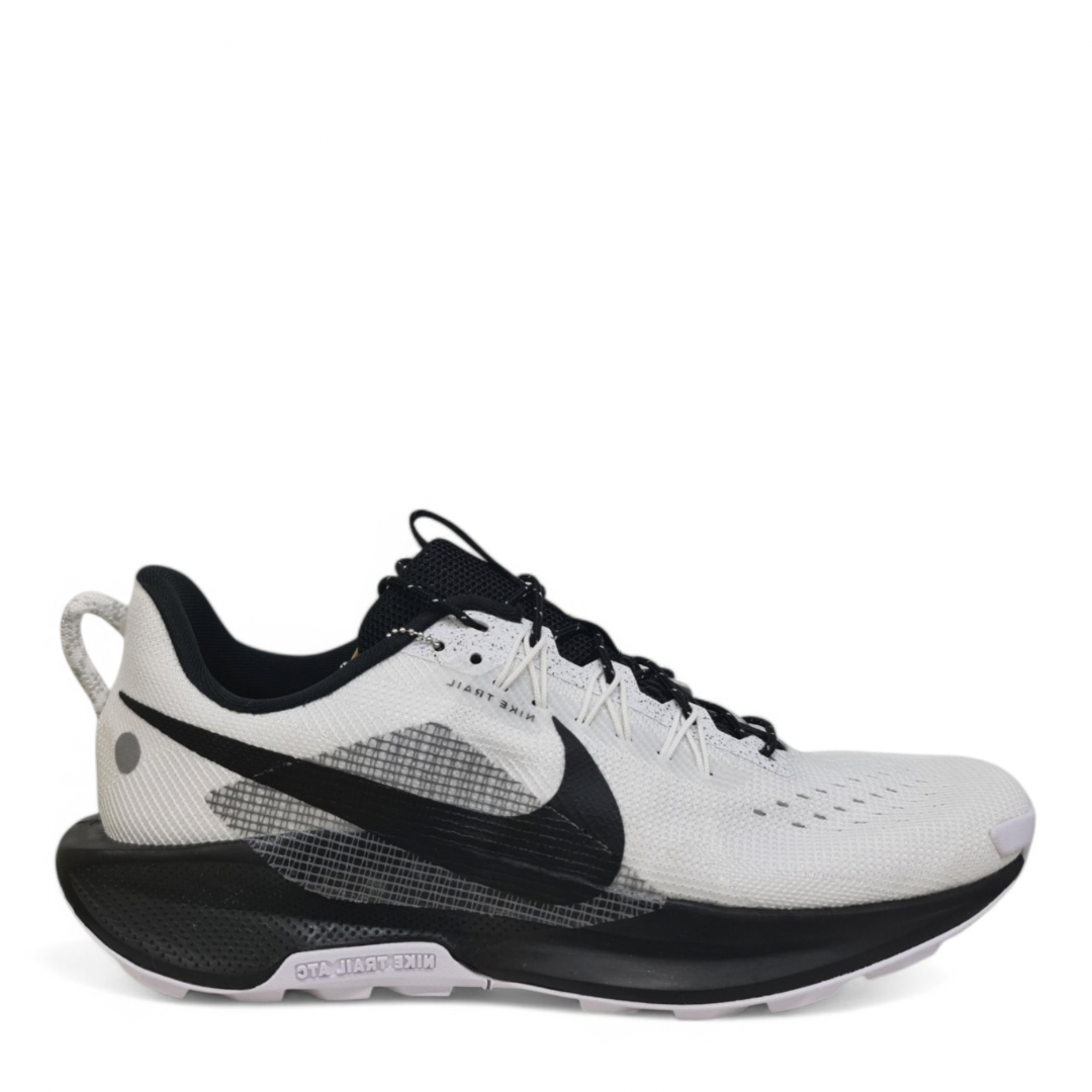 Pegasus Trail 5 White and Black